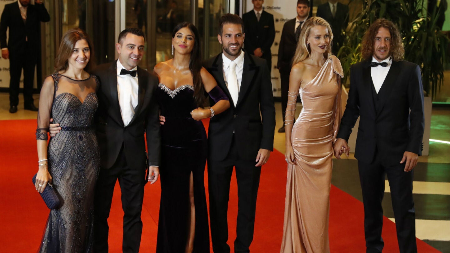 Xavi, Cesc y Puyol, con sus parejas