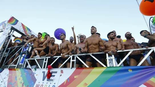 Ambiente en una de las 52 carrozas que participan en el desfile del World Pride 2017 Ambiente en una de las 52 carrozas que participan en el desfile del World Pride 2017