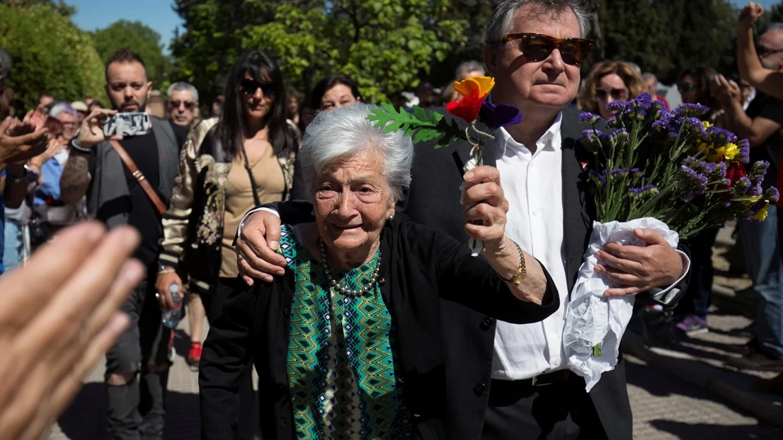 Ascensión Mendieta, en el entierro de su padre, Timoteo Mendieta