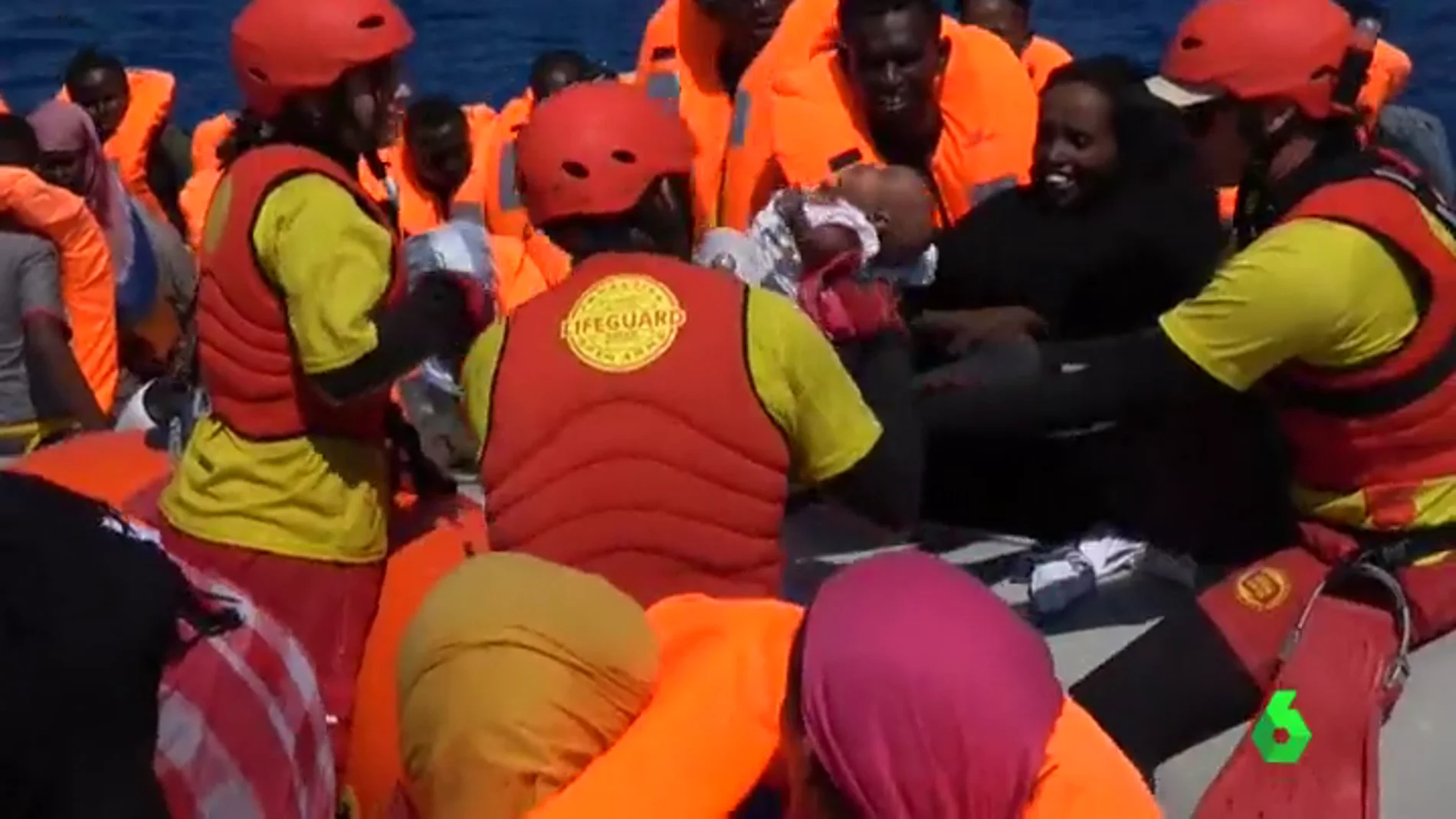 Italia amenaza con el bloqueo de sus puertos para la acogida de refugiados
