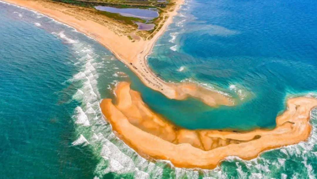 La isla que ha emergido frente a la costa de Buxton, en Carolina del Norte, EEUU