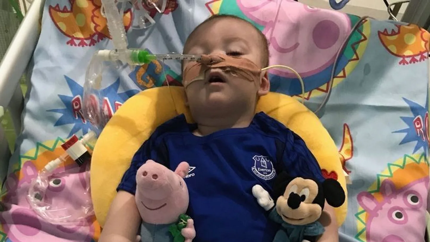 Alfie Evans, intubado en el hospital Alfie Evans, intubado en el hospital
