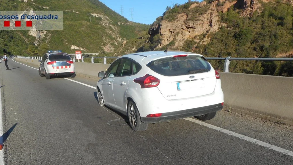 Imagen del coche tras ser detenido por los Mossos D' Esquadra