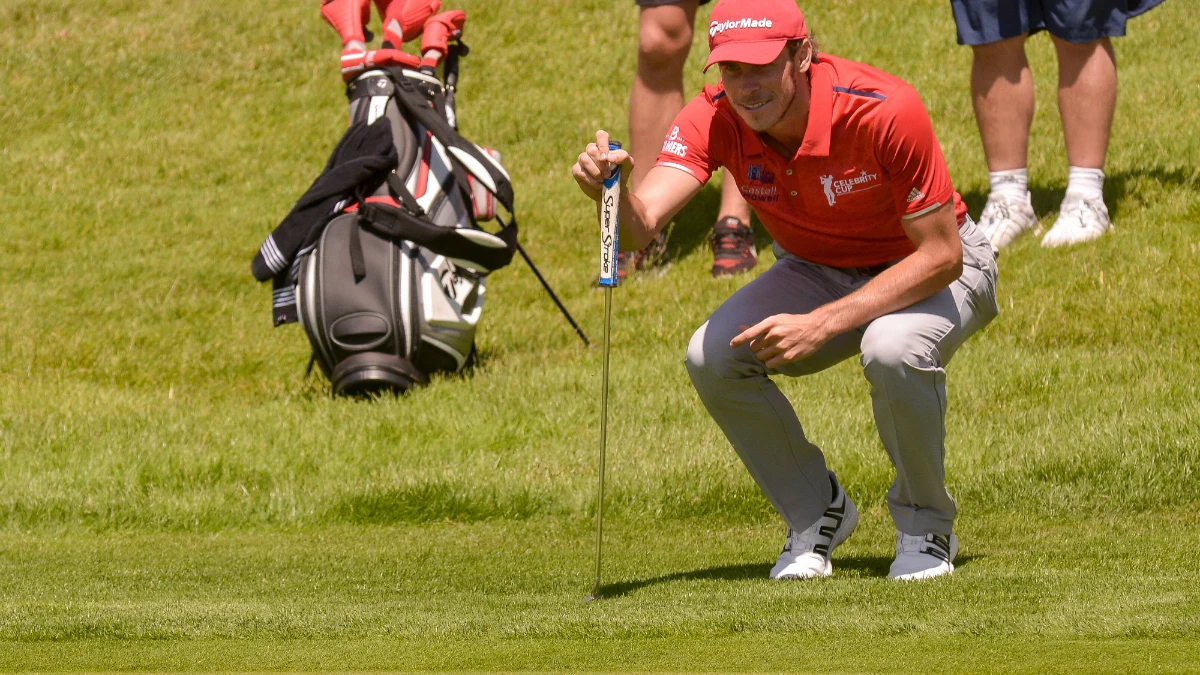 Bale, jugando al golf