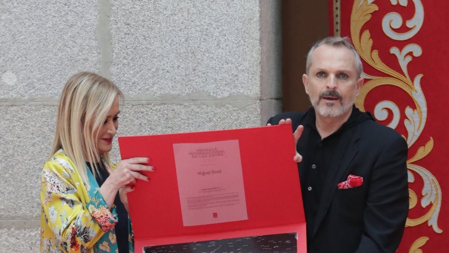 Miguel Bos&eacute; con Cristina Cifuentes