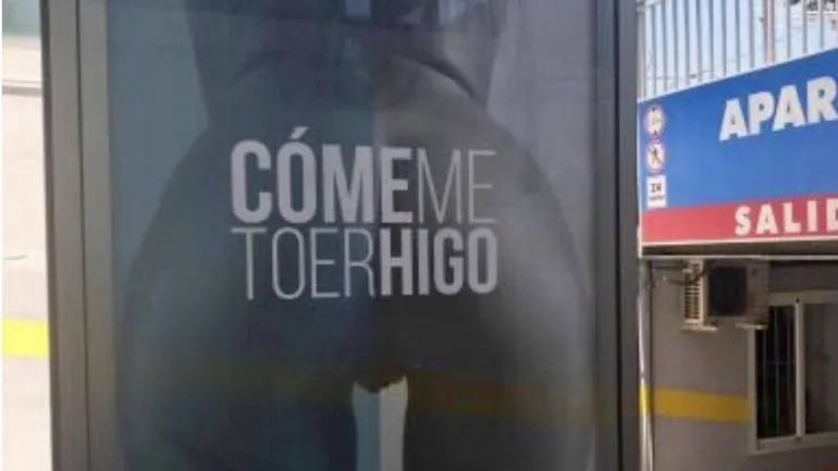 "Cómeme toerhigo", la sexista y misteriosa campaña publicitaria que indigna a Málaga