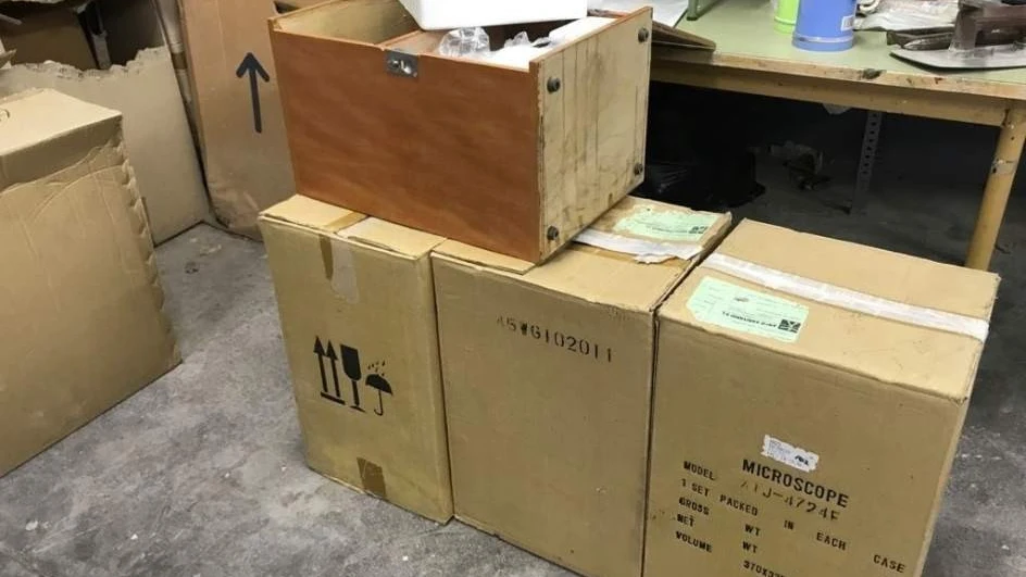 Cajas con material escolar halladas en Riba-roja de Túria Cajas con material escolar halladas en Riba-roja de Túria