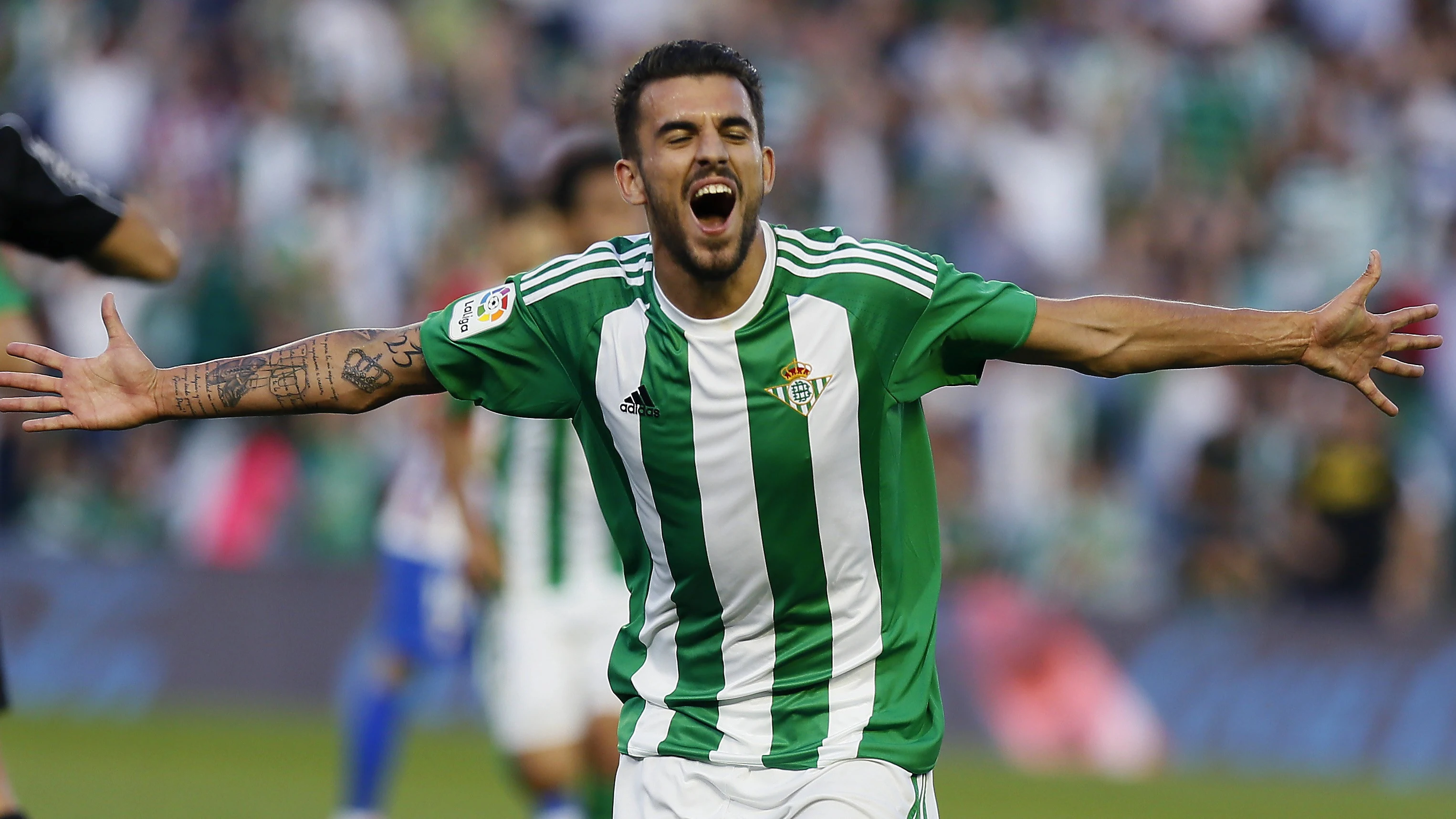 Dani Ceballos celebra un gol con el Real Betis