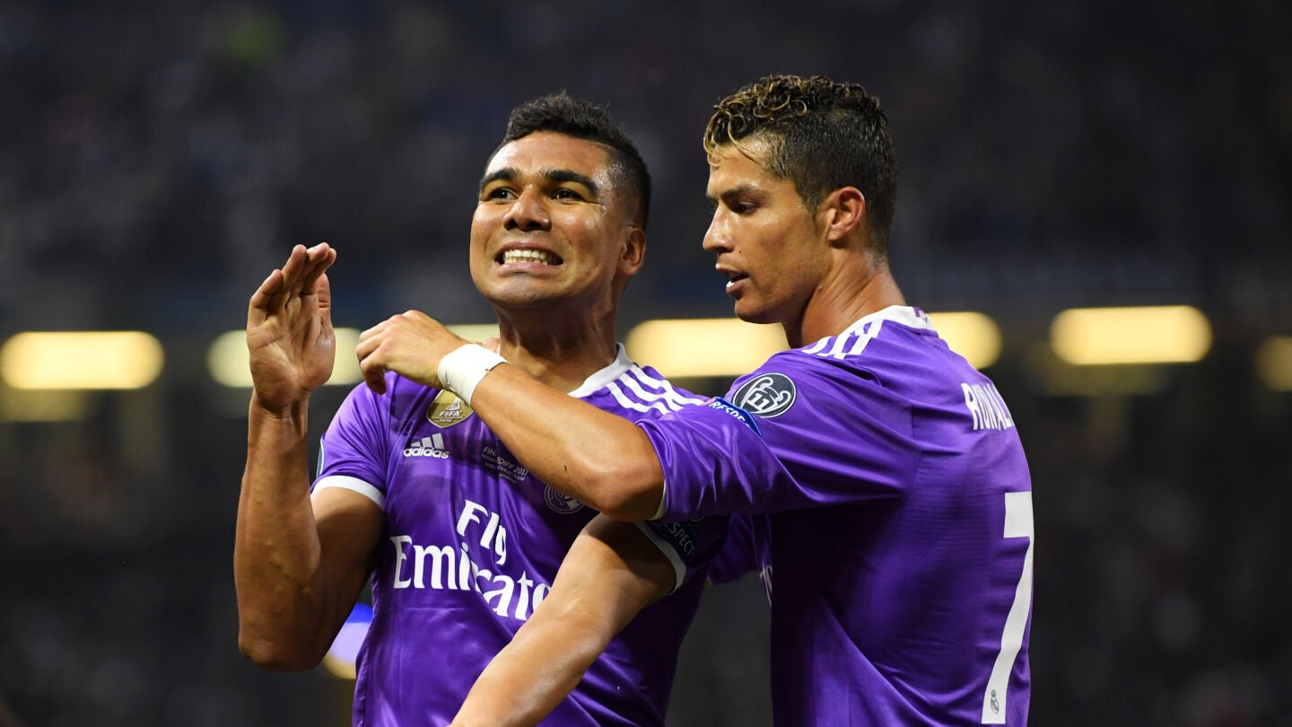 Casemiro junto a Cristiano celebrando un gol