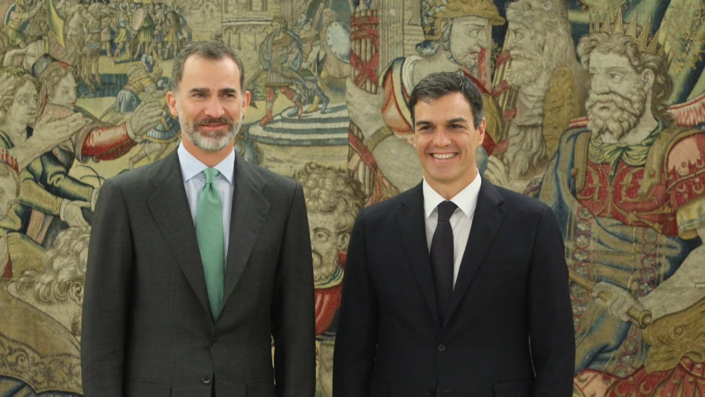 Felipe VI, con Pedro Sánchez en el Palacio de la Zarzuela Felipe VI, con Pedro Sánchez en el Palacio de la Zarzuela