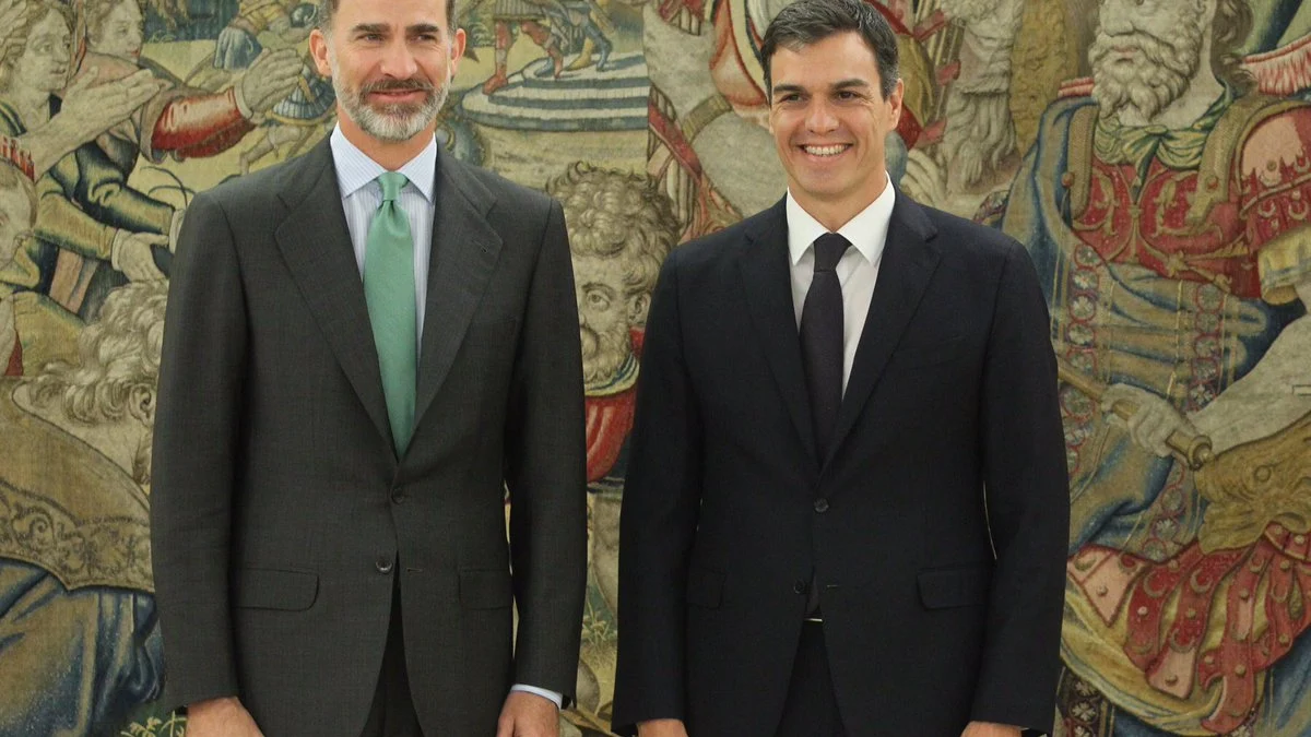 Felipe VI, con Pedro Sánchez en el Palacio de la Zarzuela Felipe VI, con Pedro Sánchez en el Palacio de la Zarzuela