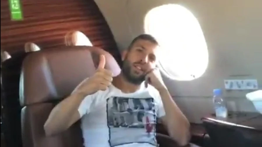 Jordi Alba, hablando en inglés en un vídeo de Piqué