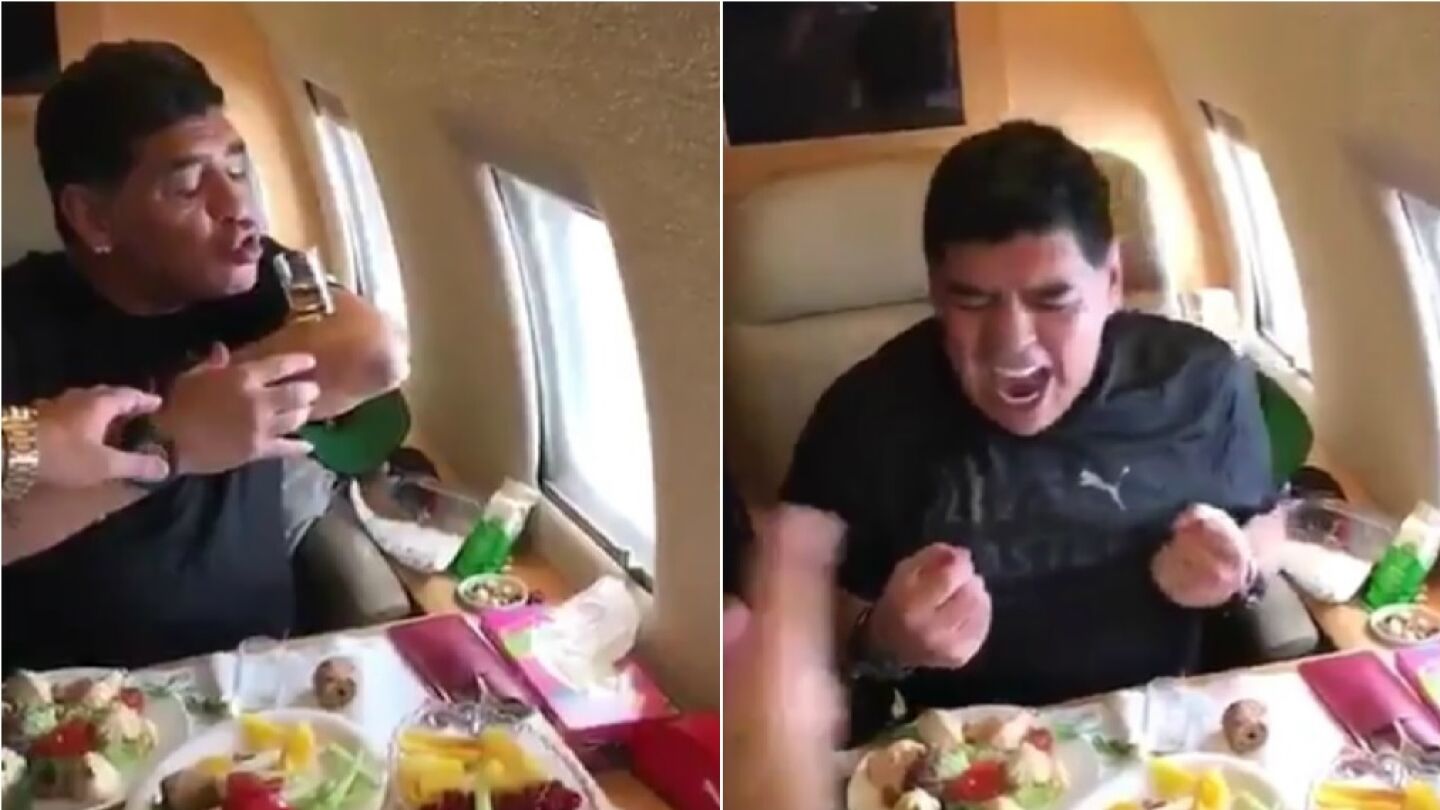 Maradona bebe chupitos en un avi&oacute;n