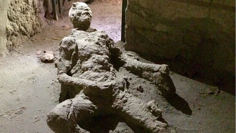 Imagen de un hombre sepultado por la lava del Vesubio en Pompeya