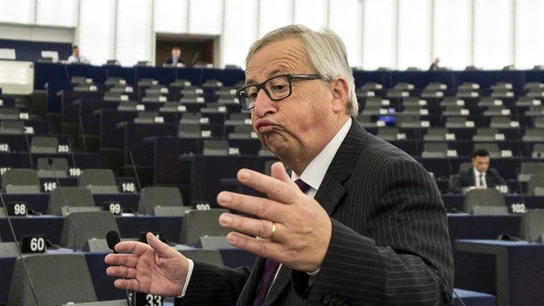 Juncker en un Europarlamento vacío Juncker en un Europarlamento vacío