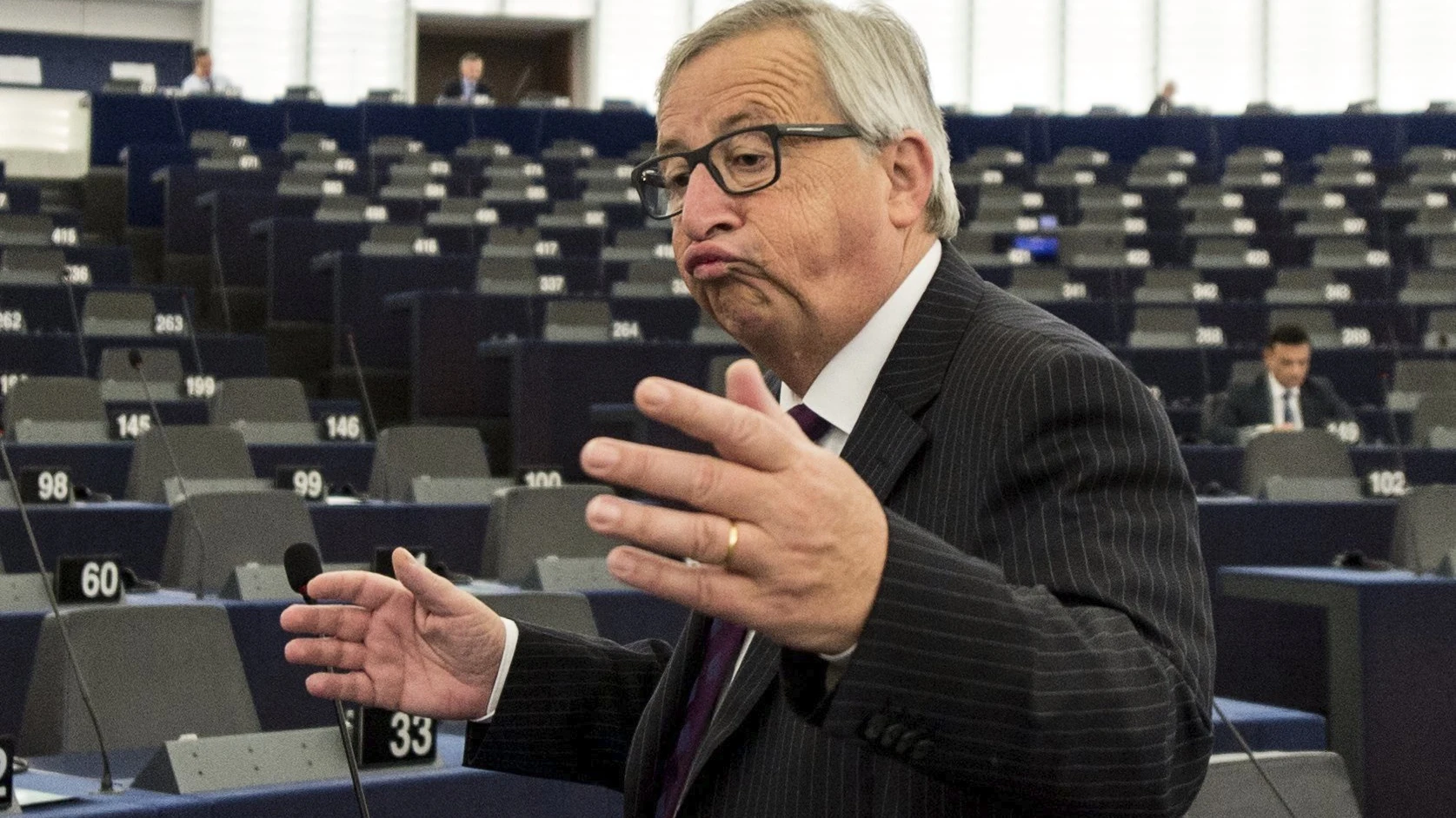 Juncker en un Europarlamento vacío