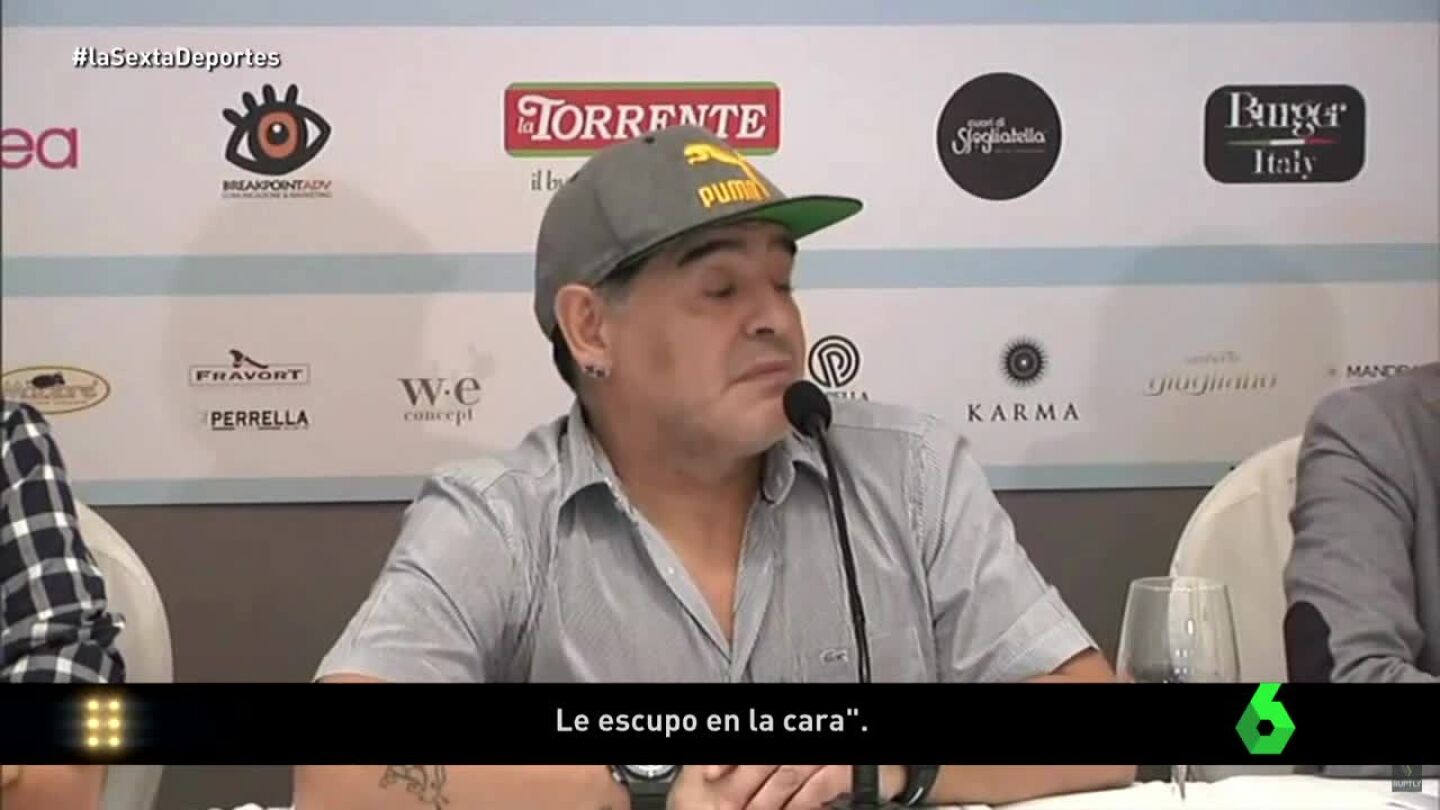 Maradona, en una rueda de prensa en N&aacute;poles