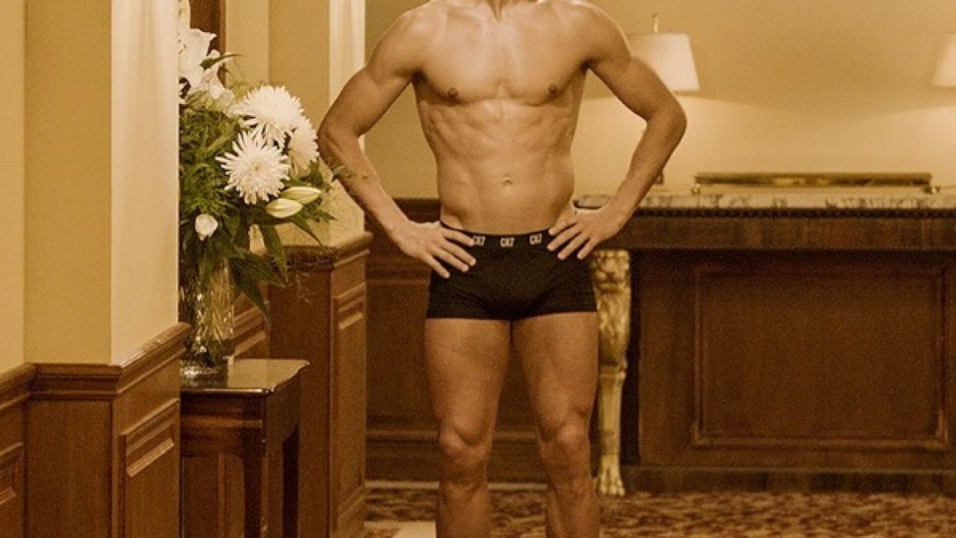 Cristiano Ronaldo posa para una fotografía publicada en Instagram