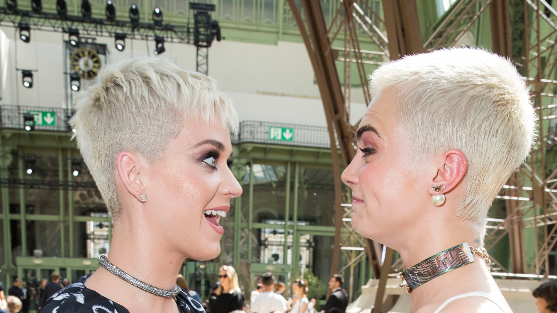El momento en el que Katy Perry y Cara Delevingne se convierten en gemelas