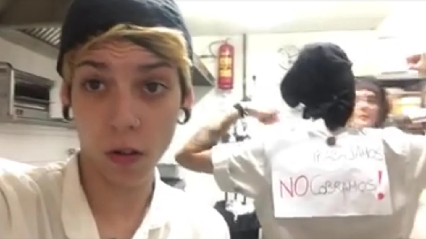 Fragmento del vídeo de protesta de las trabajadoras de Tommy Mel's Fragmento del vídeo de protesta de las trabajadoras de Tommy Mel's