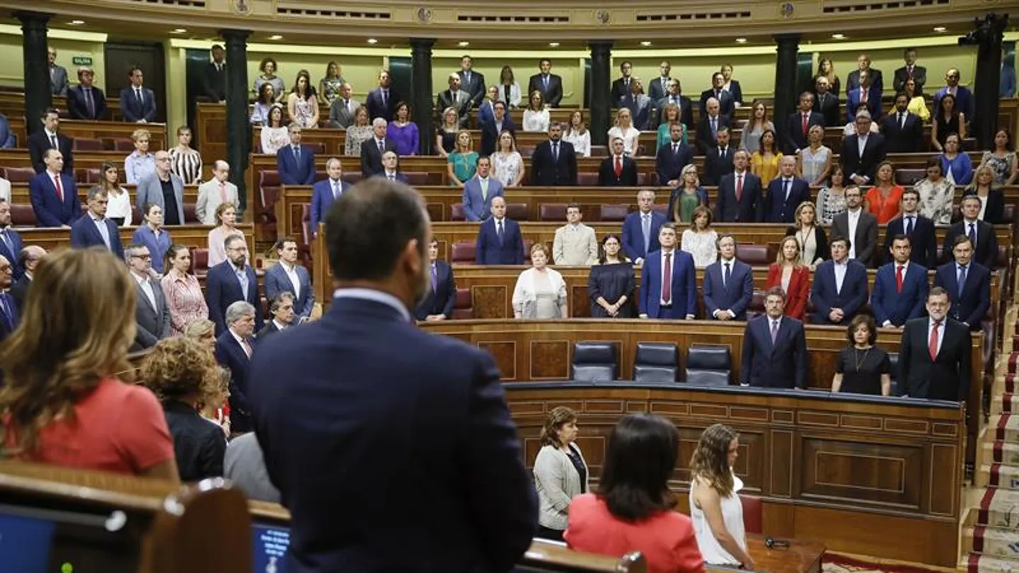 El Pleno del Congreso guarda un minuto de silencio en homenaje a Miguel Ángel Blanco El Pleno del Congreso guarda un minuto de silencio en homenaje a Miguel Ángel Blanco