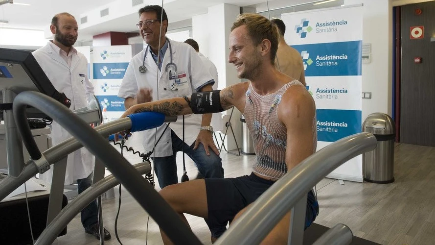 Rakitic pasa examen médico con el Barcelona Rakitic pasa examen médico con el Barcelona