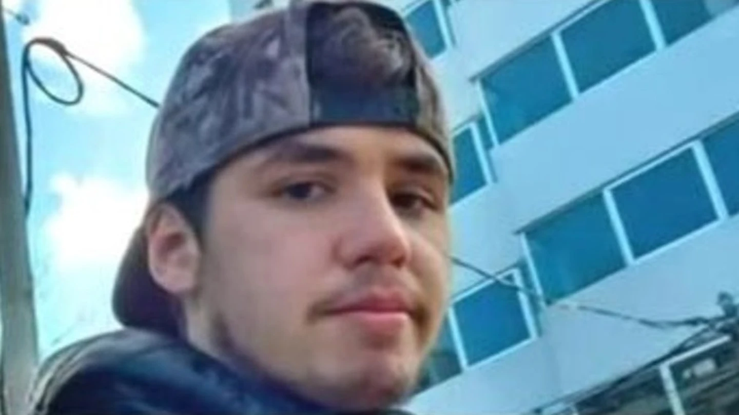Violan y matan a golpes a un joven en Argentina Violan y matan a golpes a un joven en Argentina