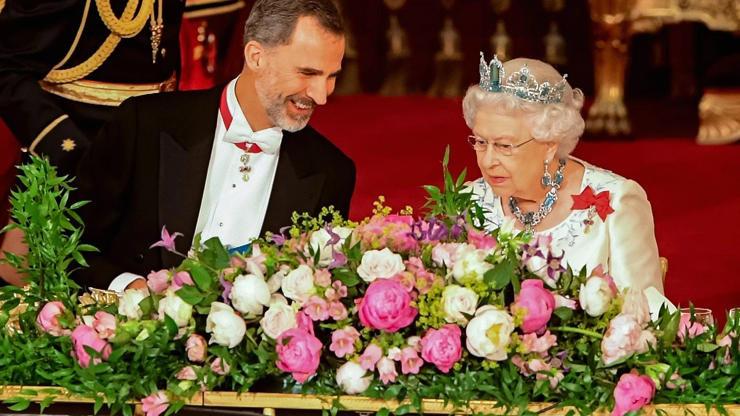 El rey Felipe, junto a la reina Isabel II