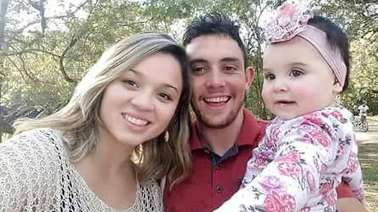 Mantienen a una mujer con vida durante 123 días después de sufrir una muerte cerebral para dar a luz a sus mellizos Mantienen a una mujer con vida durante 123 días después de sufrir una muerte cerebral para dar a luz a sus mellizos