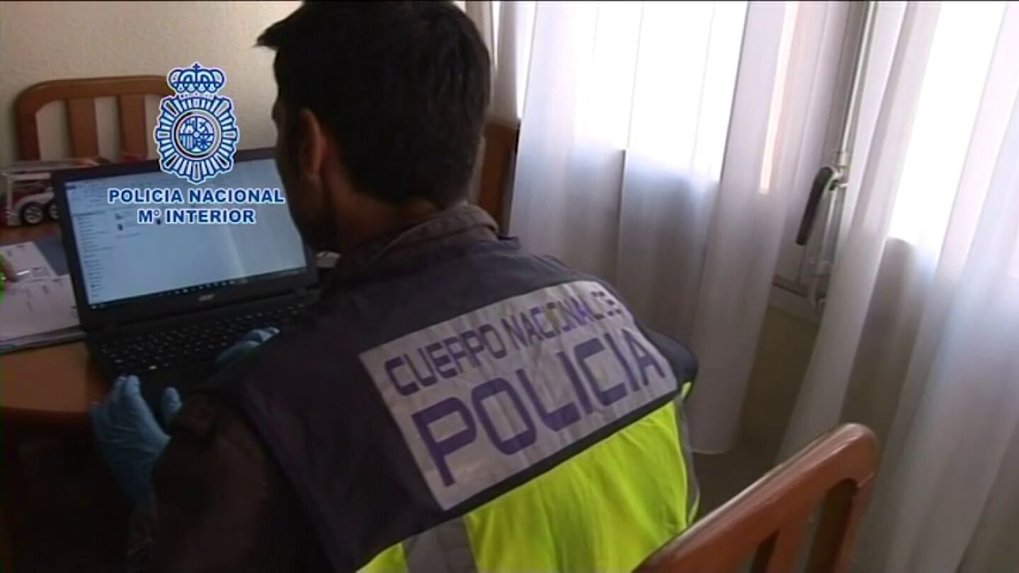Detenidas 50 personas en 15 pa&iacute;ses por distribuir pornograf&iacute;a infantil a trav&eacute;s de WhatsApp