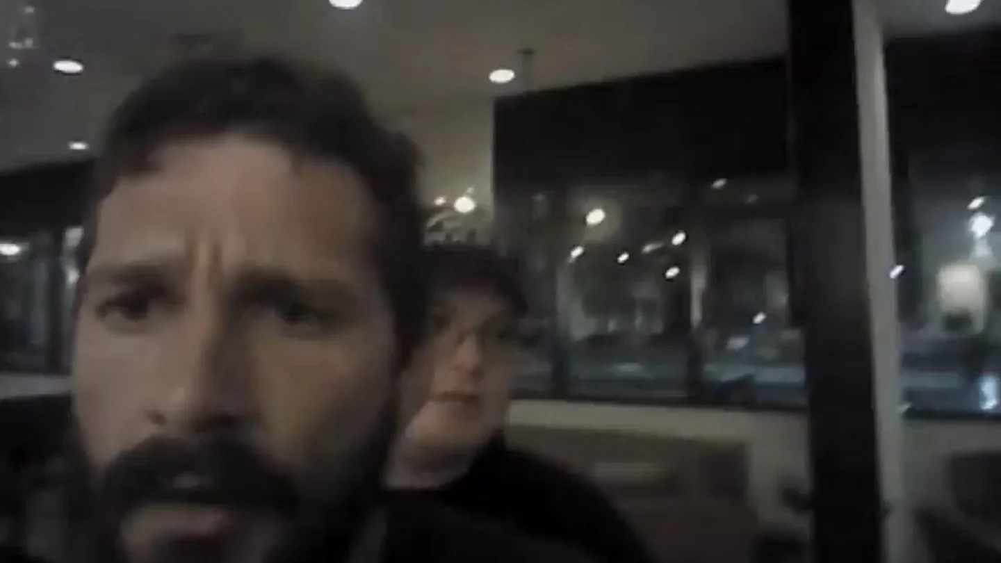 Difunden el vídeo de la detención del actor Shia LaBeouf, en estado de embriaguez e insultando a los policías Difunden el vídeo de la detención del actor Shia LaBeouf, en estado de embriaguez e insultando a los policías