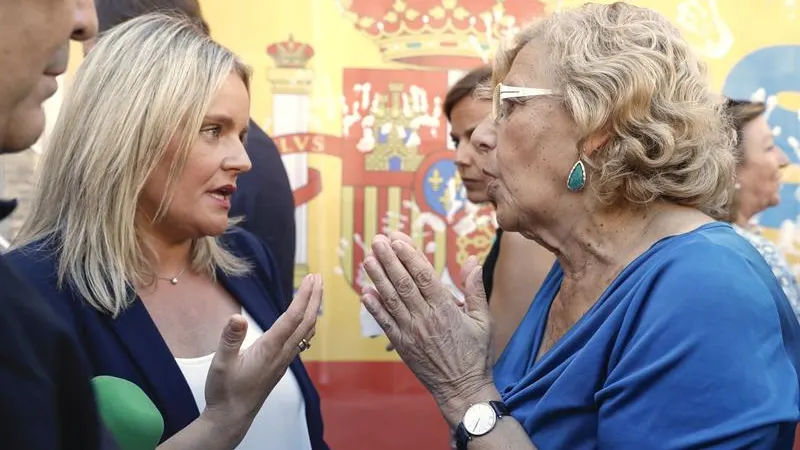 Marimar Blanco, hermana de Miguel Ángel Blanco, conversa con Manuela Carmena