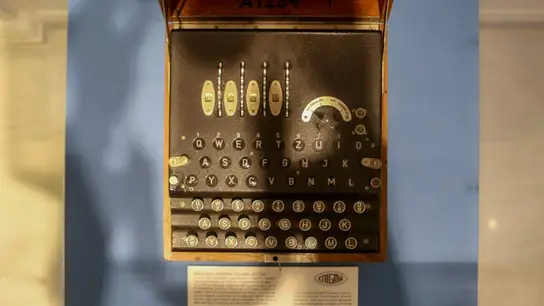 Ejemplar de la máquina 'Enigma' Ejemplar de la máquina 'Enigma'