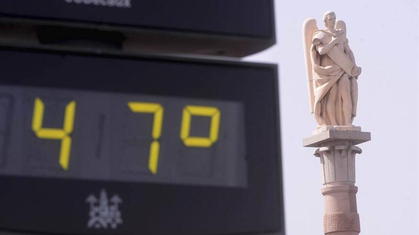 Un term&oacute;metro marca 47 grados en C&oacute;rdoba