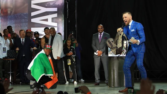 McGregor y Mayweather, en su cara a cara en Toronto McGregor y Mayweather, en su cara a cara en Toronto