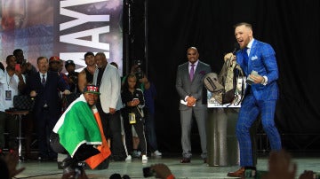 McGregor y Mayweather, en su cara a cara en Toronto