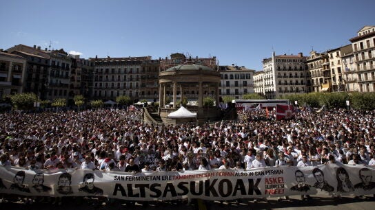 Vista de la multitudinaria concentraci&oacute;n en apoyo de los j&oacute;venes detenidos el 15 de octubre de 2016 por la agresi&oacute;n a dos guardias civiles y sus parejas en Alsasua