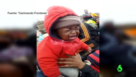 Una patera con 26 y mujeres y 7 niños llega a un islote pidiendo asilo Una patera con 26 y mujeres y 7 niños llega a un islote pidiendo asilo