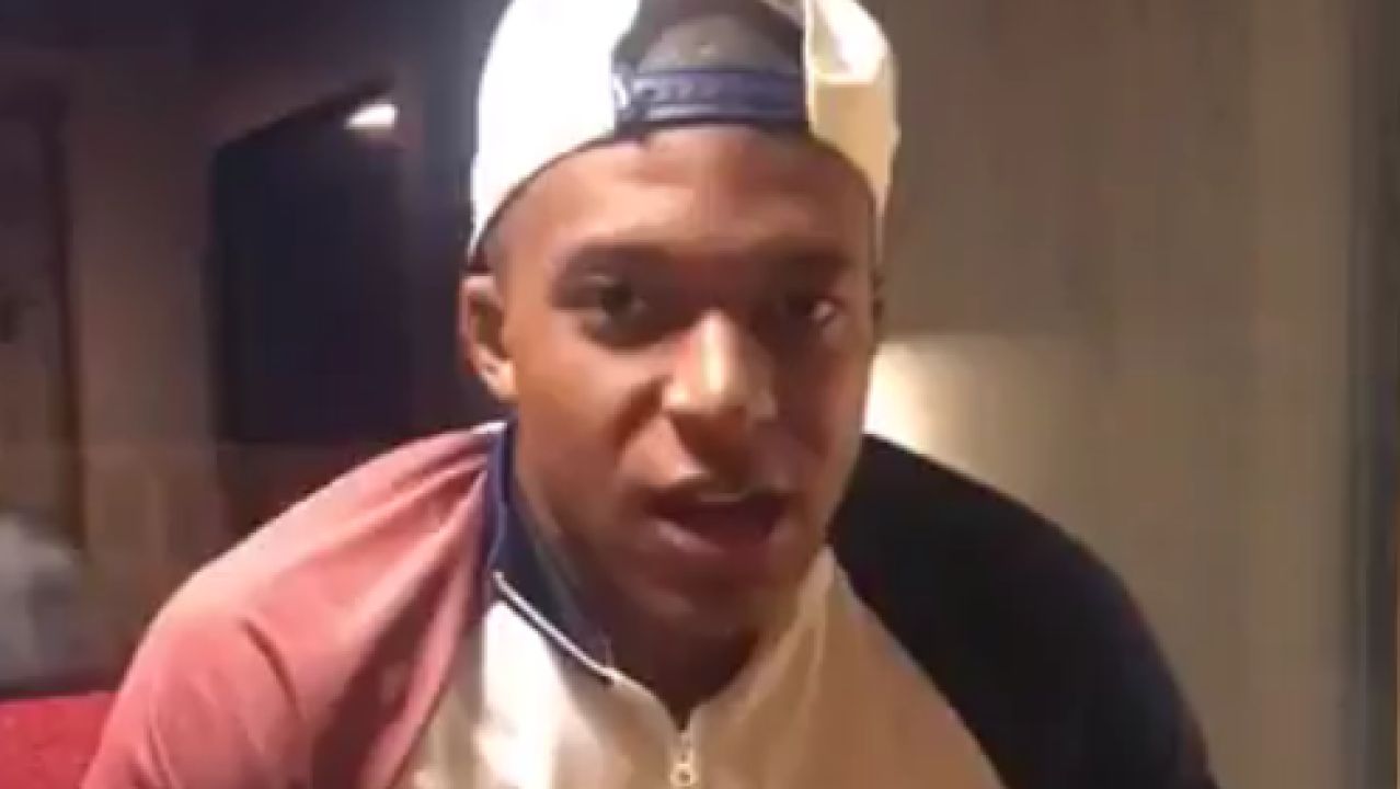 Mbappé, durante su 'anuncio' en Twitter