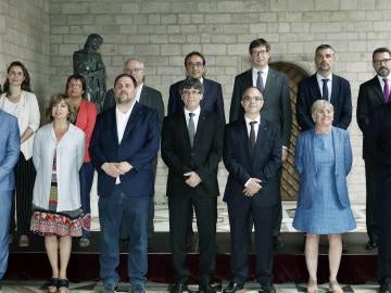 Puigdemont se fotografía con su nuevo equipo Puigdemont se fotografía con su nuevo equipo