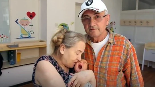 Atifa Ljajic con su hija Alina y Serif Nokic Atifa Ljajic con su hija Alina y Serif Nokic