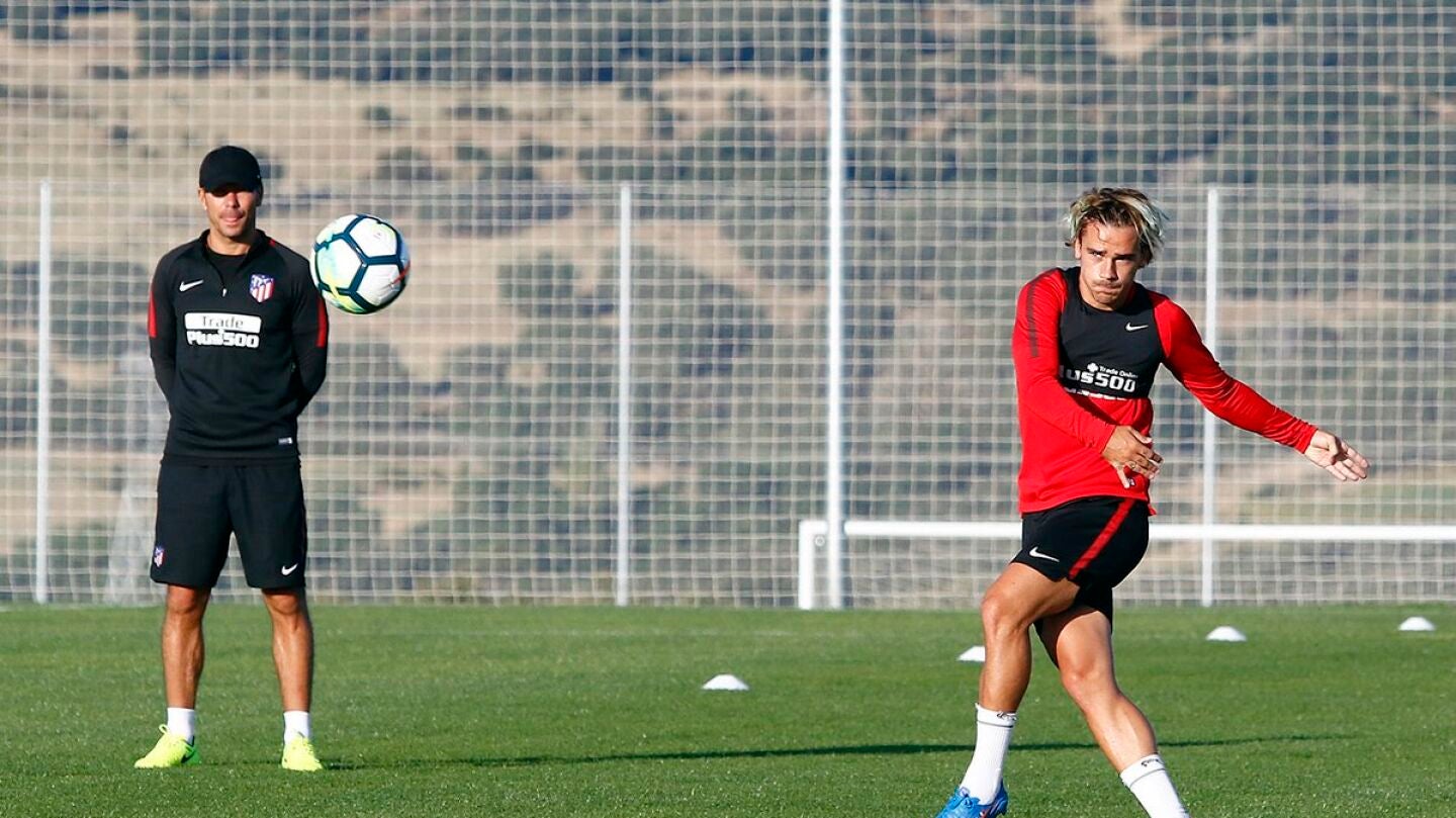Griezmann, bajo la atenta mirada de Simeone