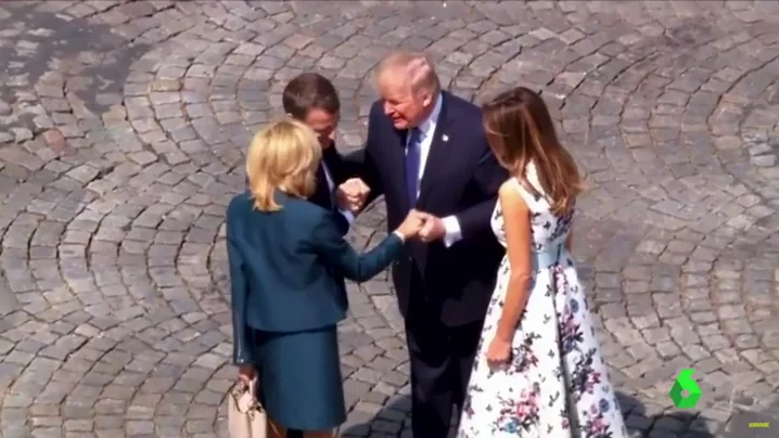 Desfile militar al ritmo de 'Get Lucky' y apretón de manos de 28 segundos, así ha intentado Macron convertirse en el 'amigo europeo' de Trump