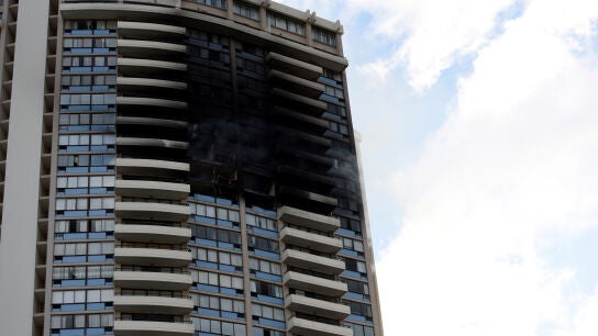 Varios heridos por un incendio en un rascacielos de Honolulu