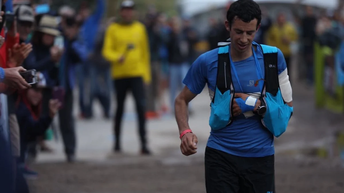 Kilian Jornet, durante la Hardrock con el hombro dislocado