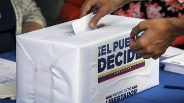 Urnas de la consulta popular venezolana