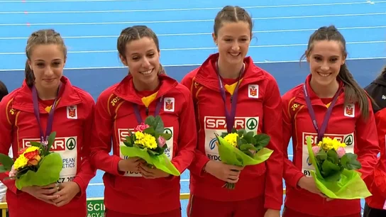 El equipo femenino de 4x100, con la medalla de oro El equipo femenino de 4x100, con la medalla de oro