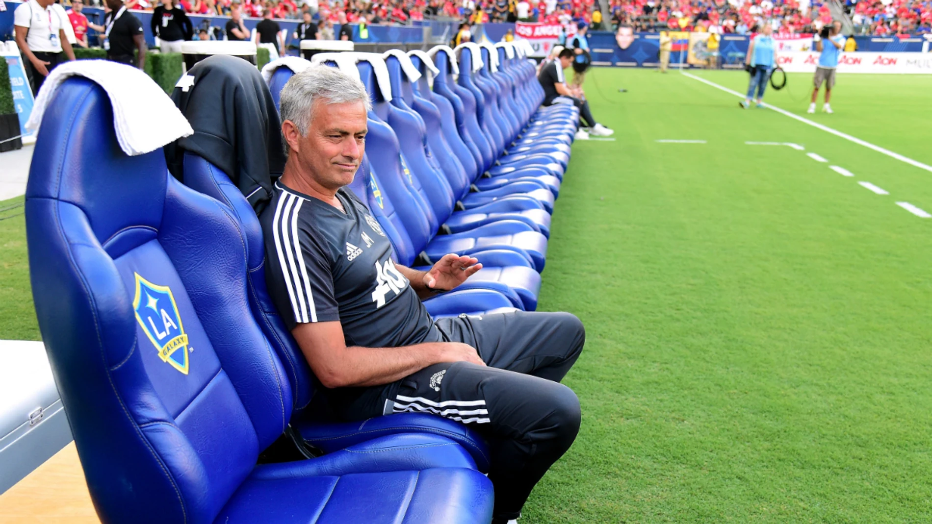 Mourinho, en el banquillo del Galaxy