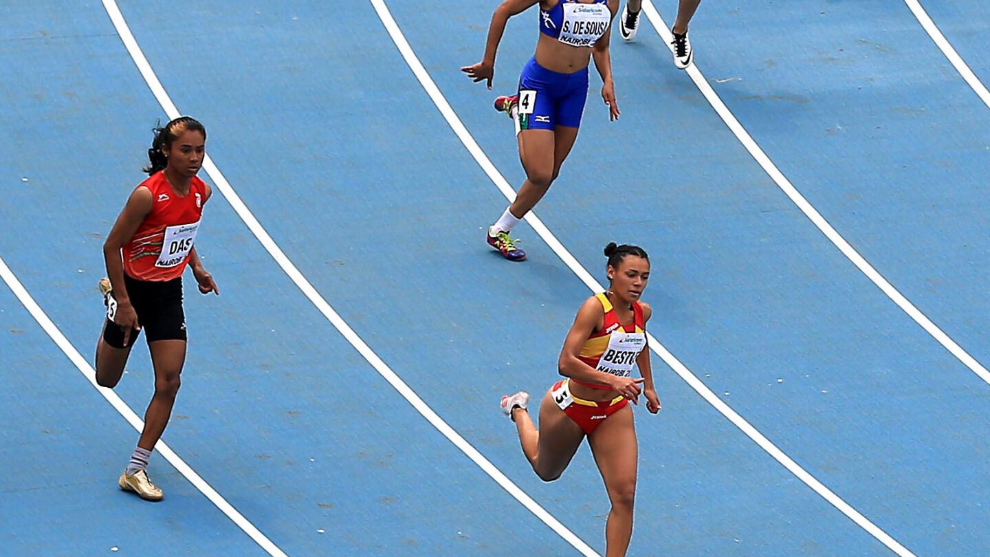 Jael Bestue, liderando una carrera de los 200 metros lisos