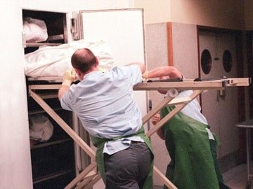 Los restos embalsamados han estado en una morgue durante más de 10 años Los restos embalsamados han estado en una morgue durante más de 10 años
